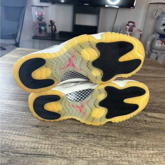 Size 11.5 - Air Jordan 11 Retro Low Light Bone Snakeskin - Picture 7 of 9